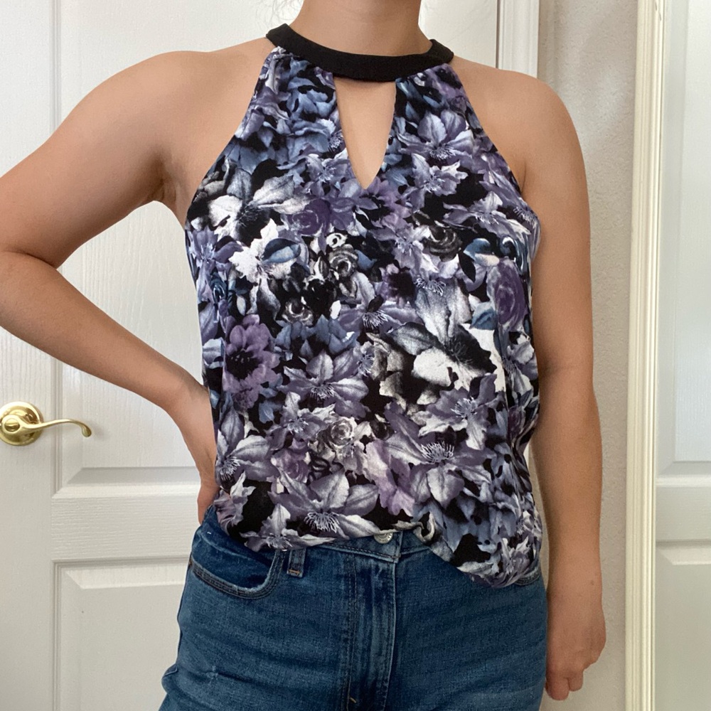 ASTR dark floral high neck blouse w keyhole